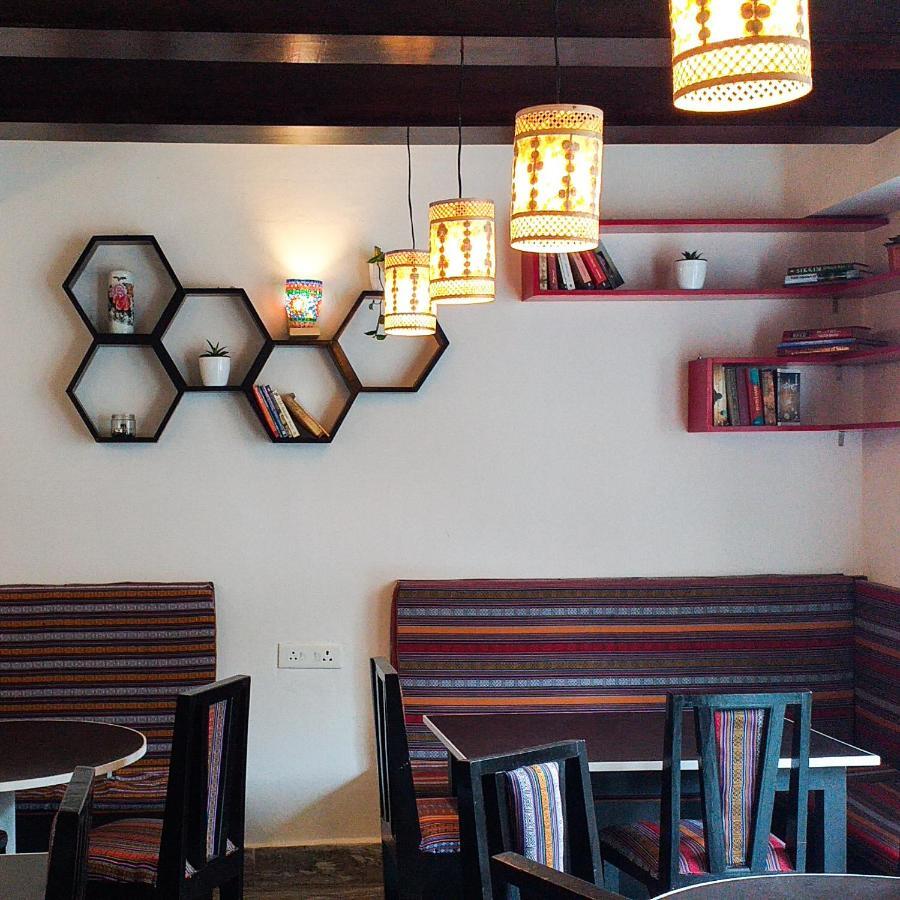 Bumblebee Bed & Breakfast 甘托克 外观 照片